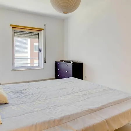 Sleeps 4 With Wifi Portimão