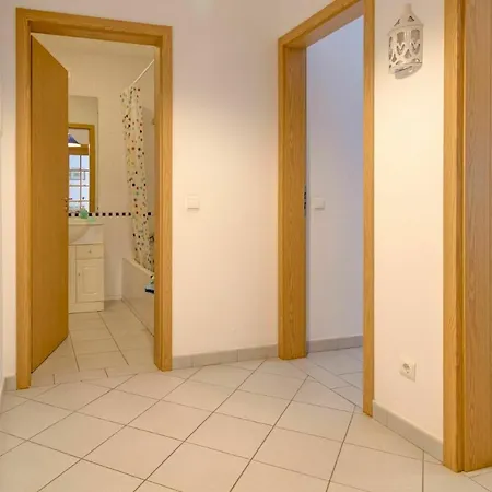 Sleeps 4 With Wifi