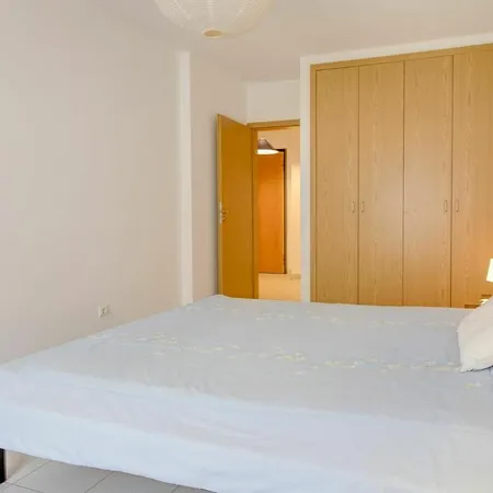 Sleeps 4 With Wifi Apartament Portimão